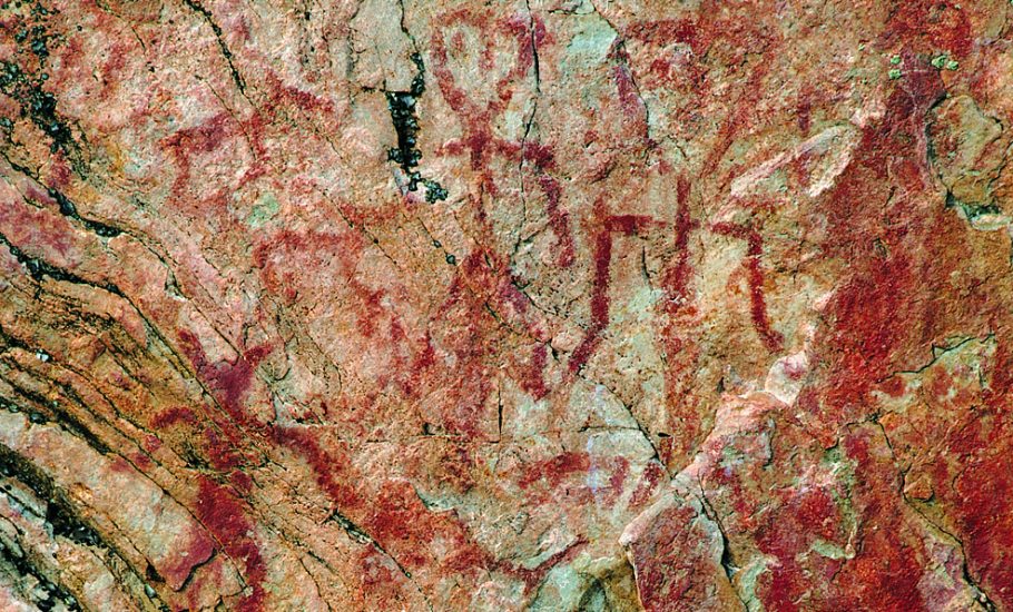 Hossan Värikalliosta todennettiin kymmeniä uusia kalliomaalauksia